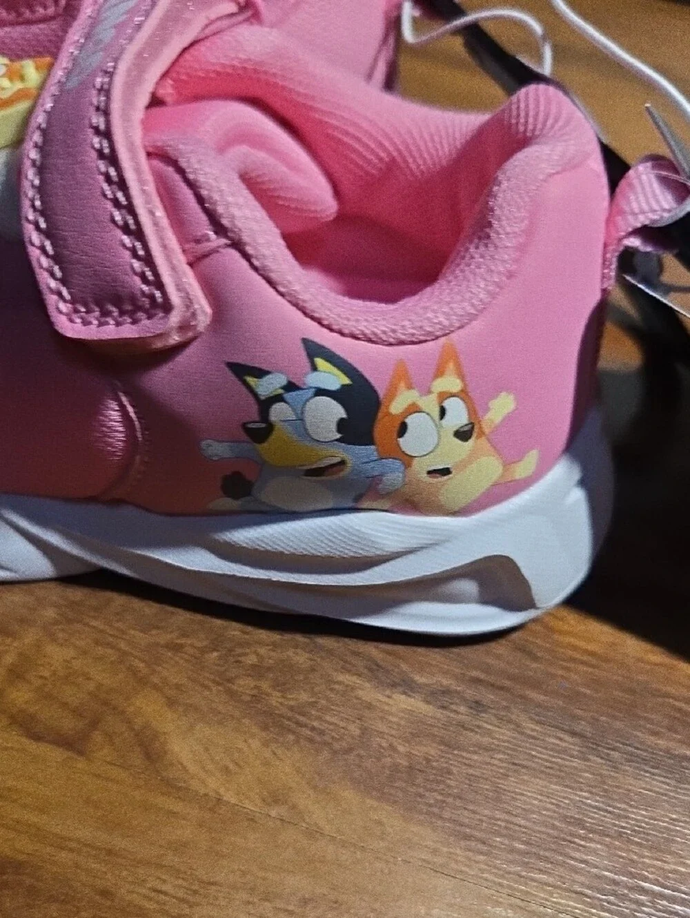 Bingo & Bluey Pink Kids Sneakers - Velcro Arch Strap Nwt Sz 8 Logo Fashion